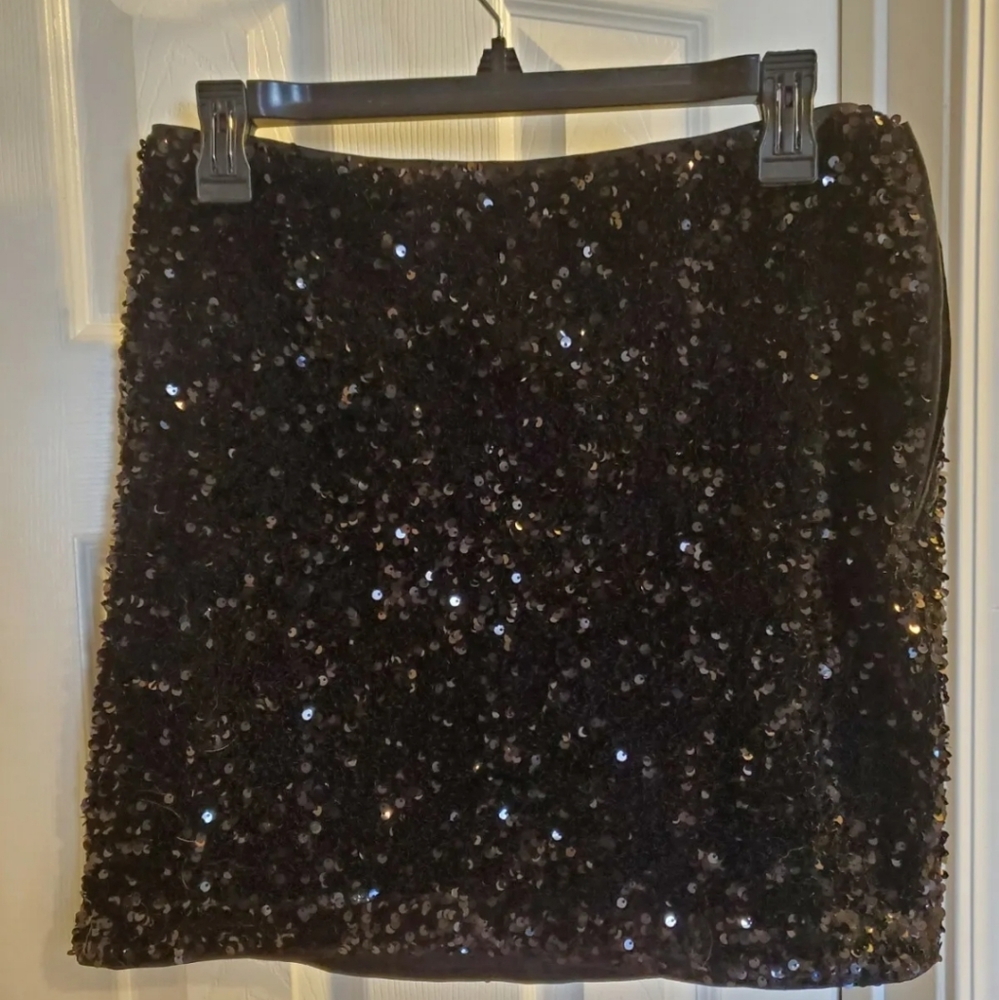 H&M sz 10, black, sequined skirt. Side zipper. Nwt.